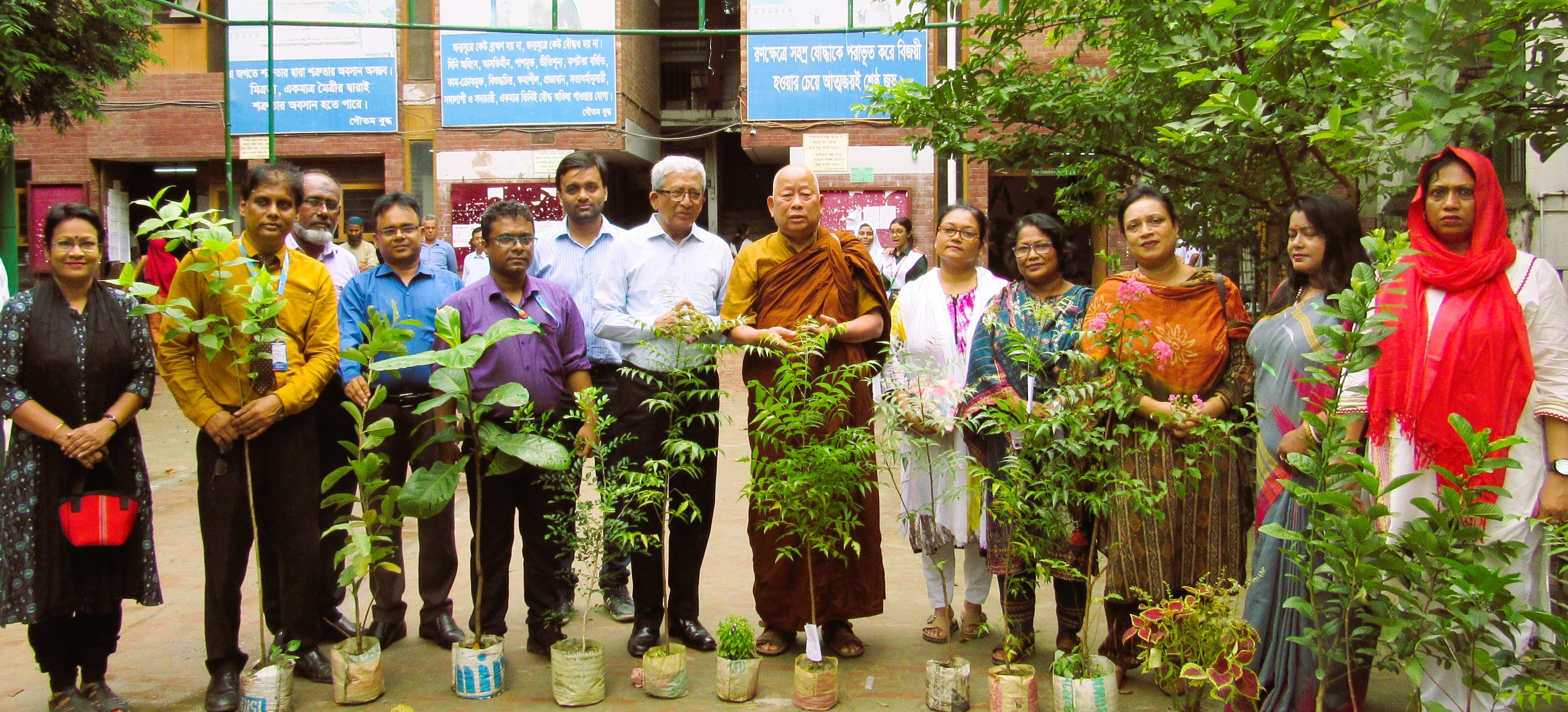 পরিবেশ রক্ষায় বনফুল আদিবাসী গ্রীনহার্ট কলেজের অঙ্গীকার